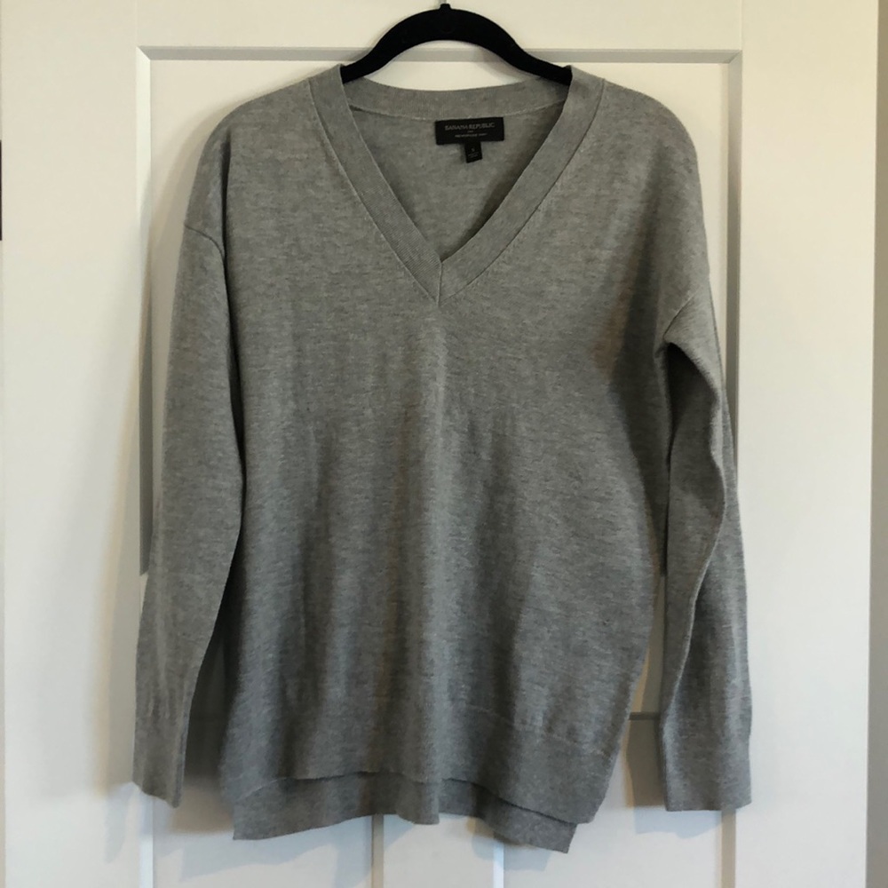 Banana Republic v-neck, sweater,Size S